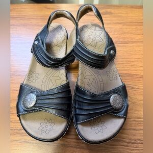 NWOT Taos Black Leather Escape Sandals